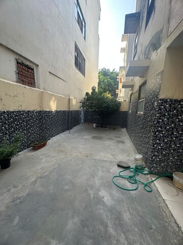 Parking in 3 BHK Apartment at SS Mayfield Gardens, Sector 51 – for Rent