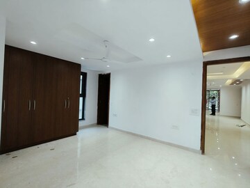 Room in 4 BHK Builder Floor at Dlf Phase I – for Sale