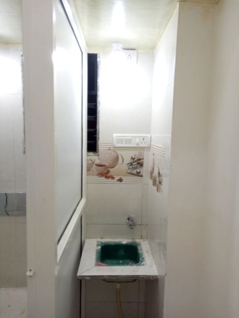 Bathroom, chembur 1 Bedroom 300 Sq.Ft. Apartment In Chembur Mumbai 10128671