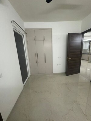 Building Lobby in 3 BHK Apartment at Smart World Orchard, Sector 61 – for Rent