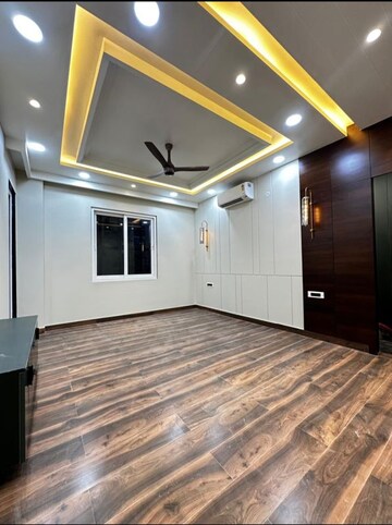 Bedroom in 4 BHK Builder Floor at RWA Residential Society Sector 46, Sector 46 – for Sale