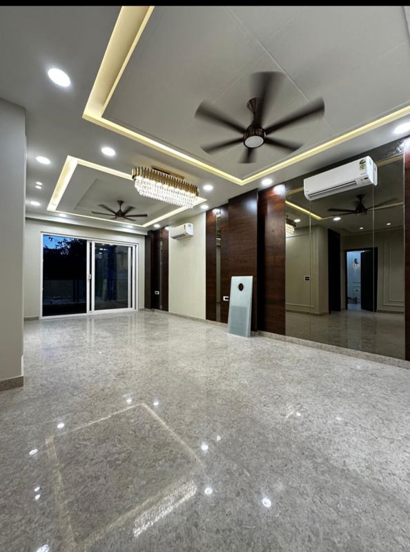 4 BHK + Servant Room 263 Sq.Yd. Builder Floor in RWA Residential Society Sector 46
