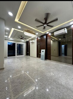4 BHK + Servant Room Builder Floor For Sale in RWA Residential Society Sector 46
