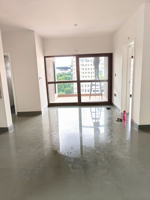 2 BHK Apartment For Sale in Centreo 
