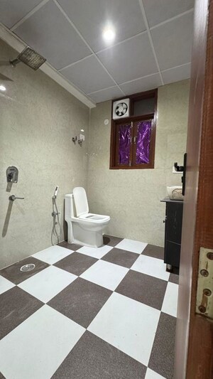 Master Bedroom in 2 BHK Builder Floor at Palm Residency Chhatarpur, Chattarpur – for Rent