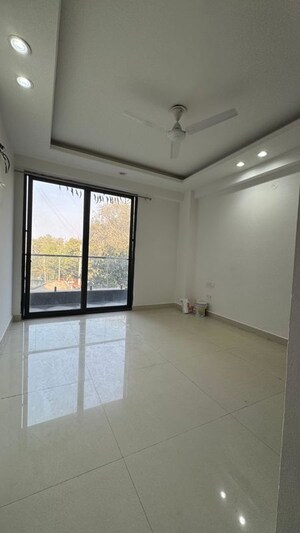 Room in 2 BHK Builder Floor at Palm Residency Chhatarpur, Chattarpur – for Rent