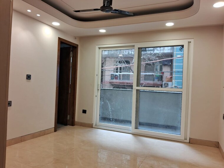 Room, east of kailash 3 Bedroom 1000 Sq.Ft. Builder Floor In East Of Kailash Delhi 10128709