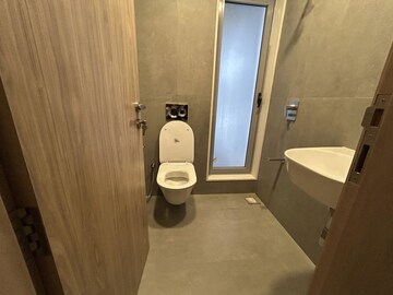 Bathroom in 3 BHK Apartment at Peninsula Salsette 27, Byculla – for Rent