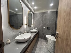 Bathroom in 3 BHK Apartment at Peninsula Salsette 27, Byculla – for Rent