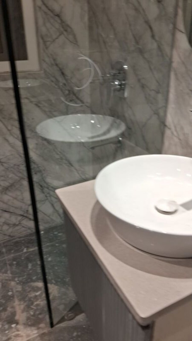 Bathroom, east of kailash 3 Bedroom 1100 Sq.Ft. Builder Floor In East Of Kailash Delhi 10128717