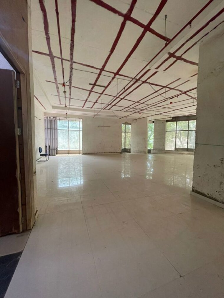 Room, dn nagar Commercial Office Space 3300 Sq.Ft. In Dn Nagar Mumbai 10128729