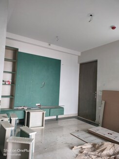 2.5 BHK + Study Room Apartment For Rent in The Center Court