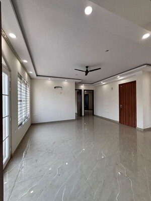 Room in 3 BHK Builder Floor at Ardee City, Sector 52 – for Rent