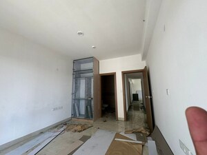 Room in 3.5 BHK Apartment at ATS Marigold, Sector 89a – for Rent