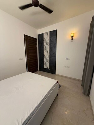 Room in 3 BHK Apartment at Smart World Orchard, Sector 61 – for Rent