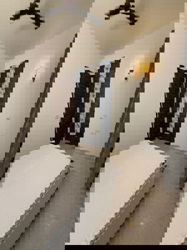 Room in 3 BHK Apartment at Smart World Orchard, Sector 61 – for Rent