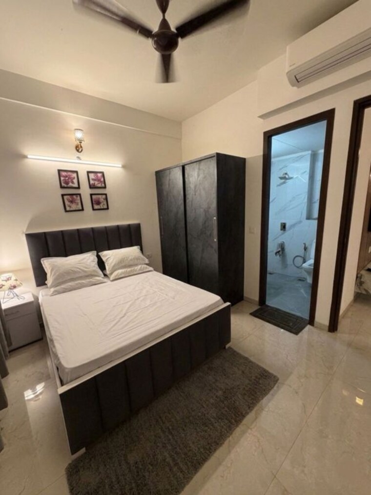 Master Bedroom, smart-world-orchard 3 Bedroom 1680 Sq.Ft. Apartment In Sector 61 Gurgaon 10128759