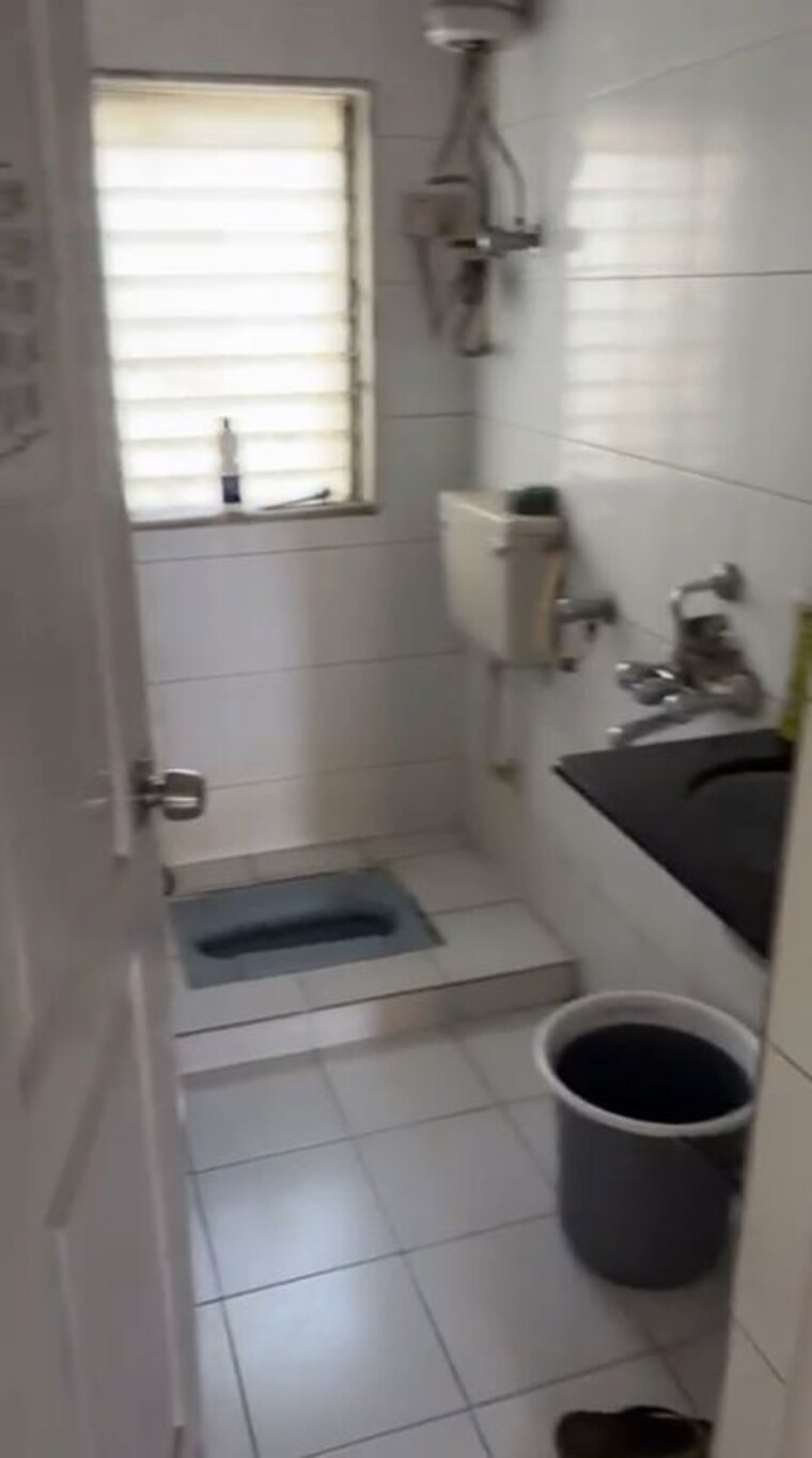 Bathroom, manpada 1 Bedroom 600 Sq.Ft. Apartment In Manpada Thane 10128764