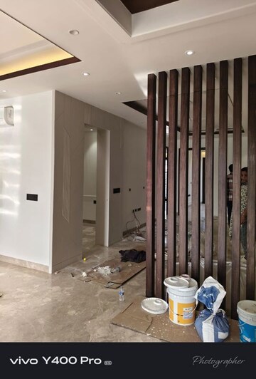 Building Lobby in 4 BHK Builder Floor at Unitech Deerwood Chase, Nirvana Country – for Rent