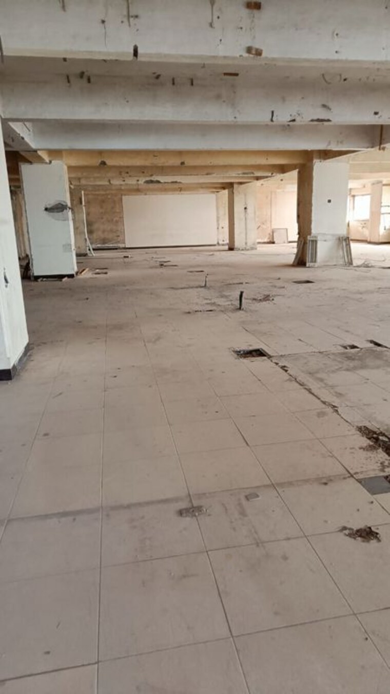  Parking, cuffe parade Commercial Office Space 7060 Sq.Ft. In Cuffe Parade Mumbai 10128776