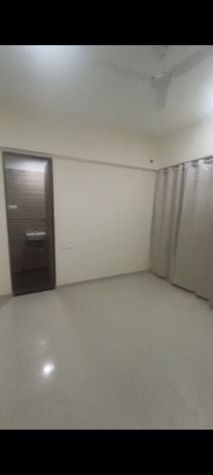 Room in 3 BHK Apartment at Jai Bharat Apartment, Andheri West – for Rent