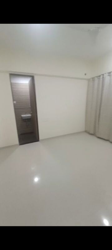 Room in 3 BHK Apartment at Jai Bharat Apartment, Andheri West – for Rent