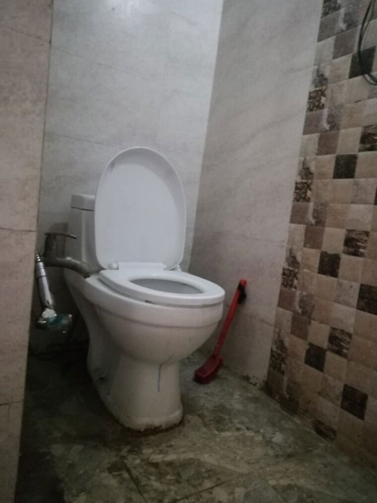 Bathroom, chattarpur 2 Bedroom 80 Sq.Yd. Builder Floor In Chattarpur Delhi 10128798