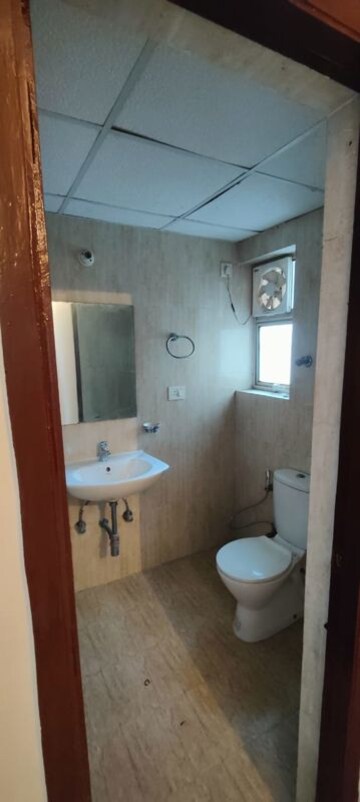Bathroom in 3.5 BHK Apartment at Paarth Aadyant, Gomti Nagar – for Rent