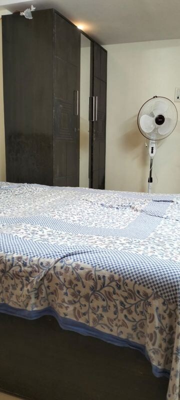 Bedroom in 2.5 BHK Apartment at Ratnagar CHS, Andheri West – for Rent