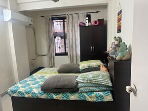 Bedroom in 2.5 BHK Apartment at Ratnagar CHS, Andheri West – for Rent
