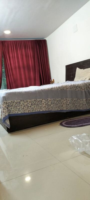 Bedroom in 2.5 BHK Apartment at Ratnagar CHS, Andheri West – for Rent
