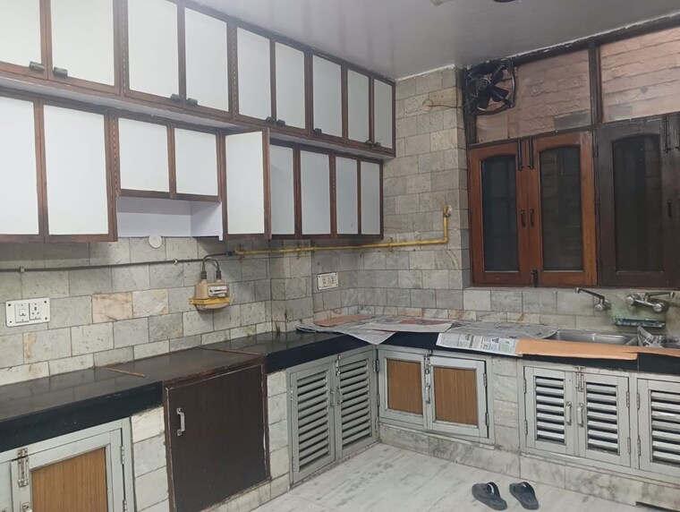 Kitchen, malviya nagar 3 Bedroom 300 Sq.Yd. Builder Floor In Malviya Nagar Delhi 10128802