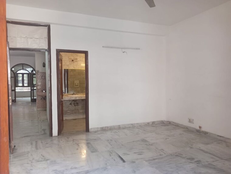 Room, malviya nagar 3 Bedroom 300 Sq.Yd. Builder Floor In Malviya Nagar Delhi 10128802