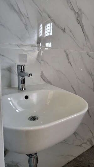 Bathroom in 5 BHK Independent House at Gomti Nagar – for Rent