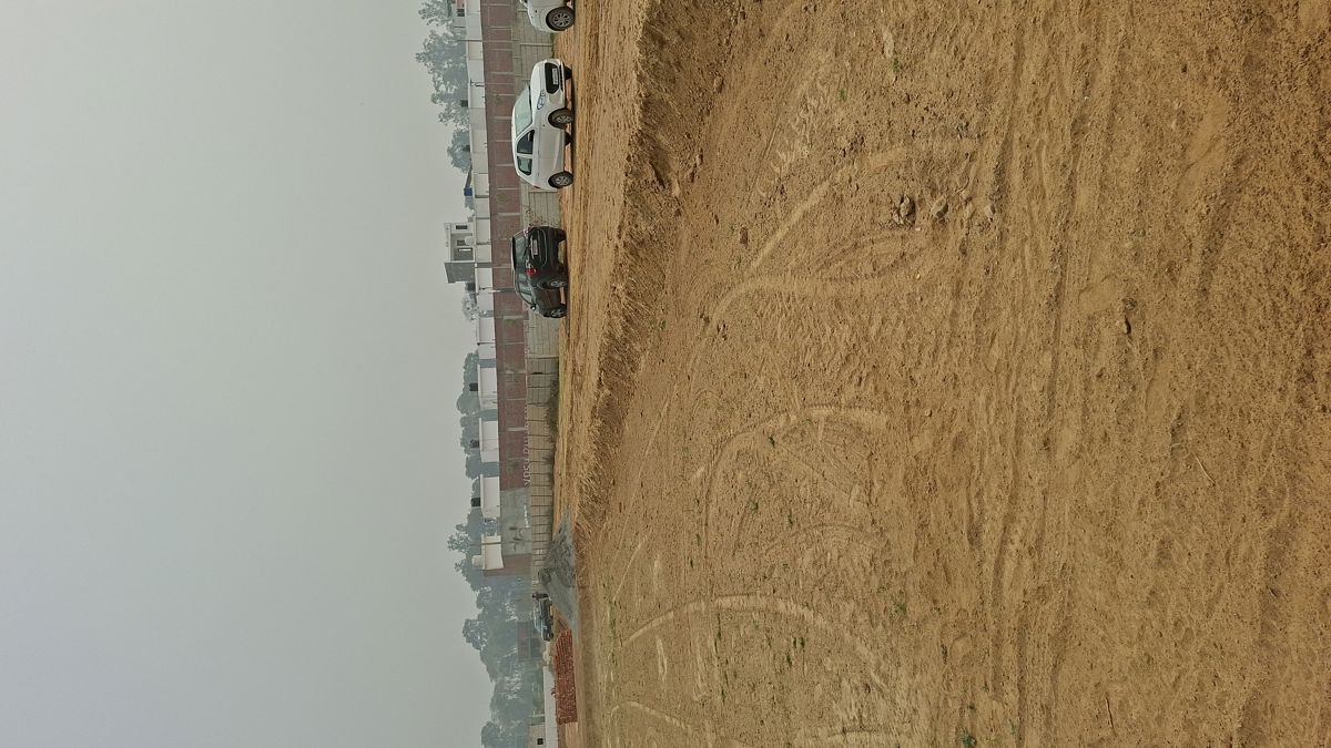 Plot For Sale in Safedabad