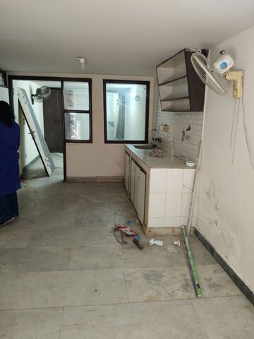 Team Area in 1 BHK Builder Floor at Bhogal – for Rent
