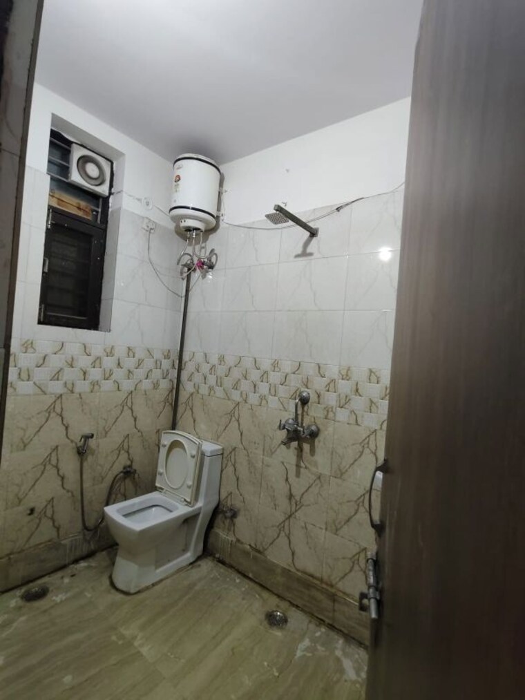 Bathroom, saurabh-niwas 1 RK 300 Sq.Ft. Builder Floor In Sector 40 Gurgaon 10128837
