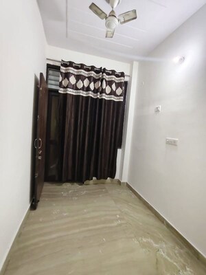 Building Lobby in 1 RK Builder Floor at Saurabh Niwas, Sector 40 – for Rent