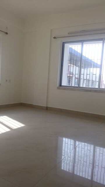 Room in 2 BHK Apartment at Sristi Plaza, Chinar Park – for Rent