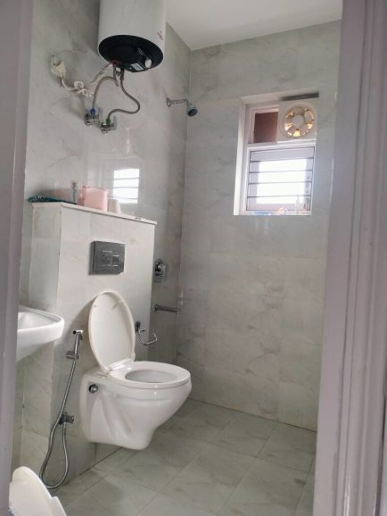 Bathroom, saurabh-niwas 3 Bedroom 320 Sq.Ft. Builder Floor In Sector 40 Gurgaon 10128849