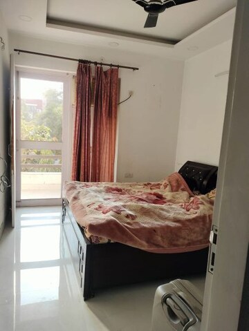 Bedroom in 3 BHK Builder Floor at Saurabh Niwas, Sector 40 – for Rent