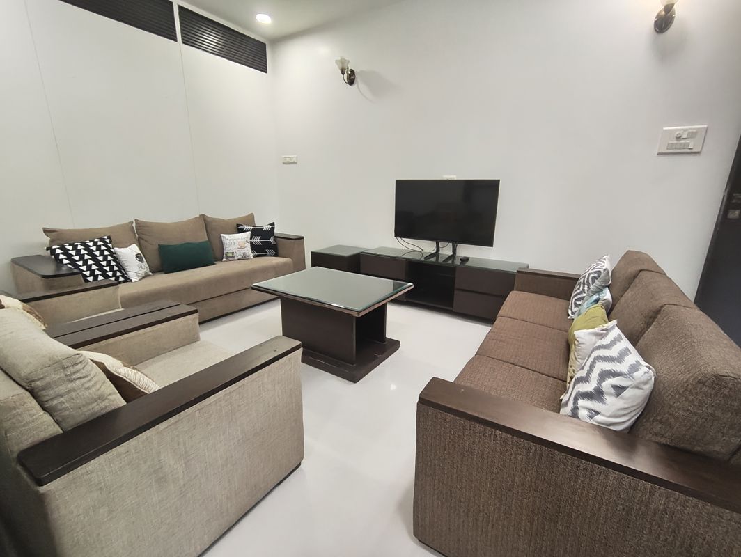 2 BHK + Extra Room Apartment For Rent in Priya CHS Worli