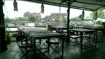  Warehouse For Sale in Juhu