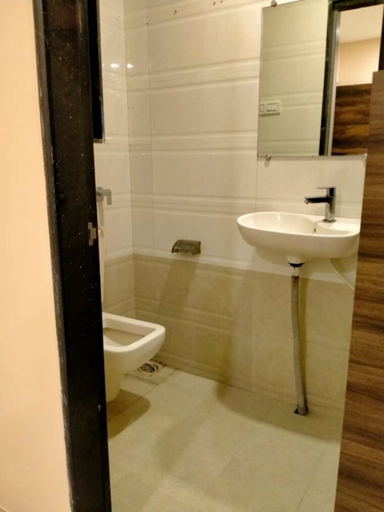 Bathroom, riverdale-tower 2 Bedroom 608 Sq.Ft. Apartment In Andheri East Mumbai 10128889