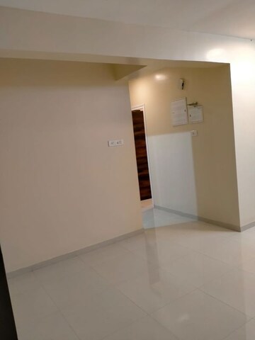 Room in 2 BHK Apartment at Riverdale Tower, Andheri East – for Rent