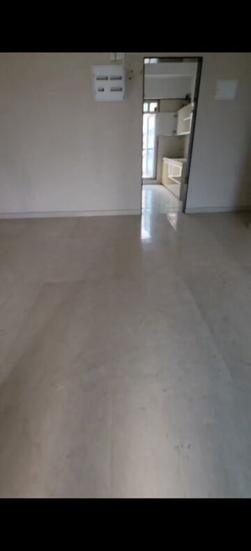 Room in 4 BHK Apartment at Sheth Avalon, Laxmi Nagar – for Rent