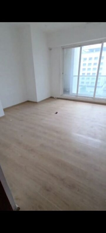 Room in 4 BHK Apartment at Sheth Avalon, Laxmi Nagar – for Rent