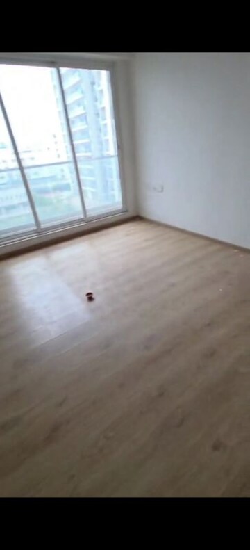 Room in 4 BHK Apartment at Sheth Avalon, Laxmi Nagar – for Rent