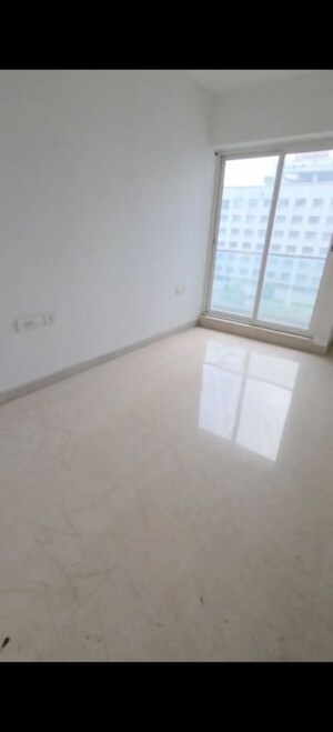 Room in 4 BHK Apartment at Sheth Avalon, Laxmi Nagar – for Rent