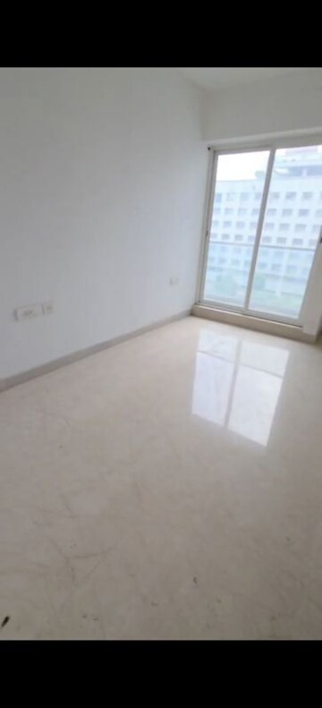 Room in 4 BHK Apartment at Sheth Avalon, Laxmi Nagar – for Rent